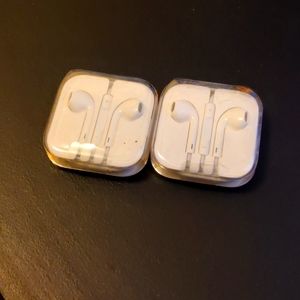 2 Apple EarPods with Headphone Jack